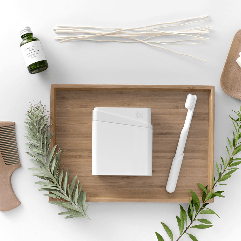 Tic Oral Care & Razor Kit - Matte White - KLOSH